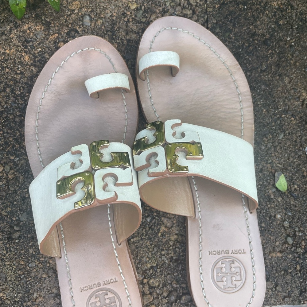 TORY BURCH Marcia Leather Toe Ring Slides Sandals Ivory Gold Size 5.5 - Picture 12 of 13